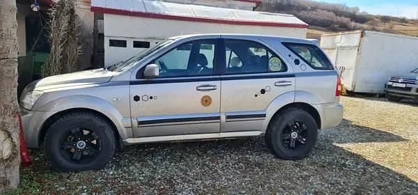 Gri Utilizat 2002 Kia Sorento 2 SUV | 2.000 EUR (Preț bun) - Imagine 1/4