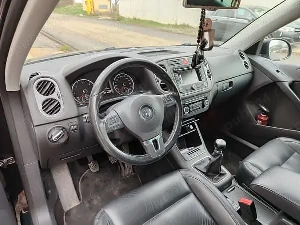 Negru Second-hand 2011 VW Tiguan SUV | 6.000 EUR (Super Preț) - Imagine 1/4