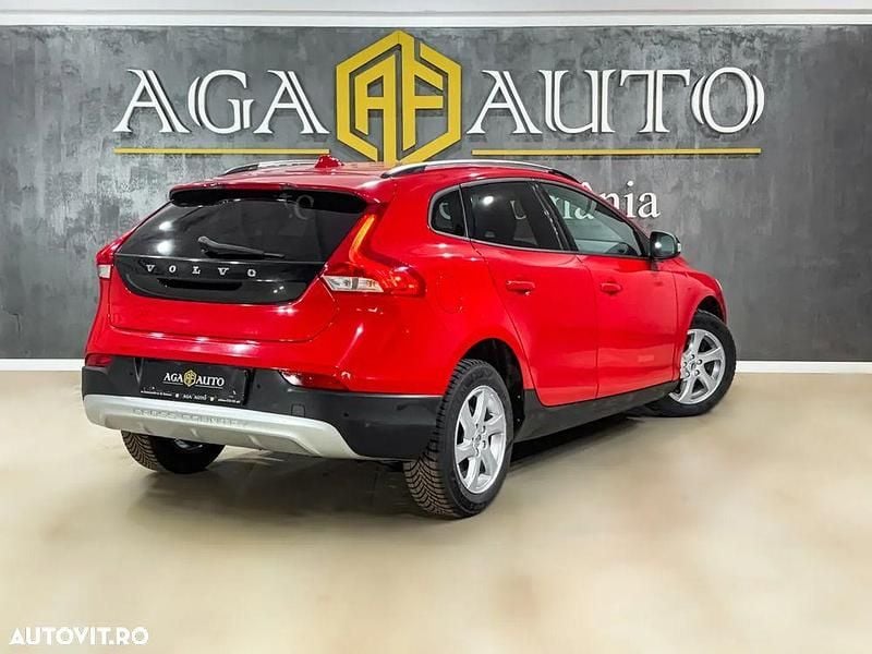 Second-hand Volvo V40 120 CP (88 kW) 2018 Culoarerosu Hatchback