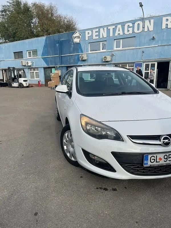 Alb Utilizat 2016 Opel Astra Break | 4.600 EUR (Preț bun) - Imagine 1/4