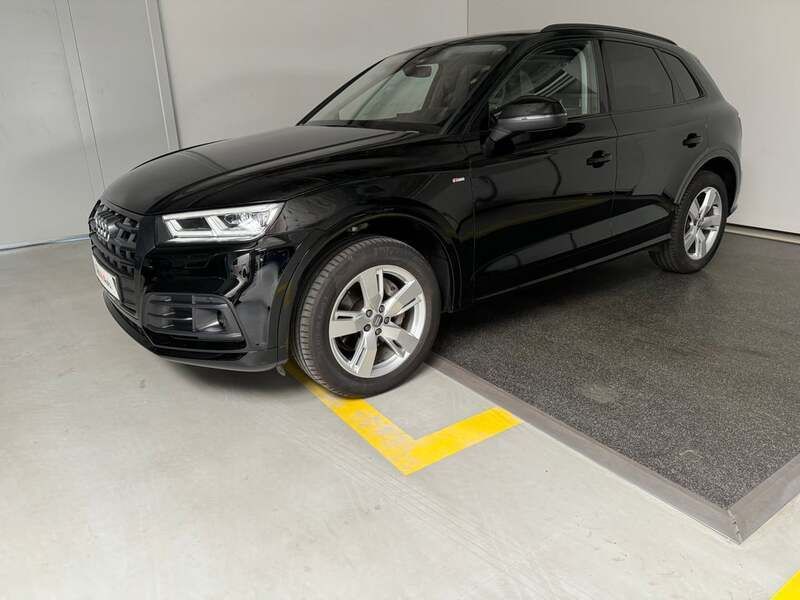 Negru metalic Utilizat 2018 Audi Q5 Sport SUV | 27.900 EUR (Scump) - Imagine 1/4
