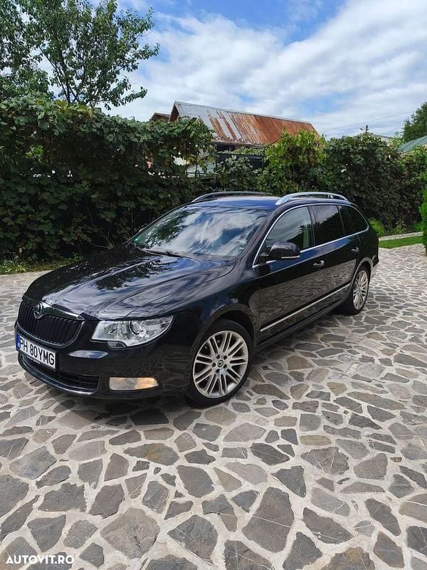Culoarenegru Utilizat 2011 Skoda Superb Comfort Break | 8.000 EUR (Scump) - Imagine 1/4