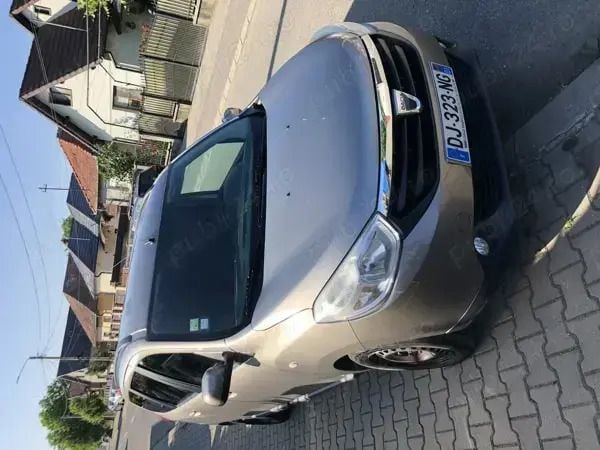 Utilizat 2014 Dacia Lodgy Monovolum | 4.700 EUR (Preț bun) - Imagine 1/4