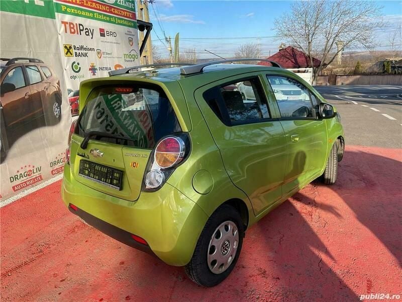 Second-hand Chevrolet Spark 82 CP (60 kW) 2011 Verde Hatchback