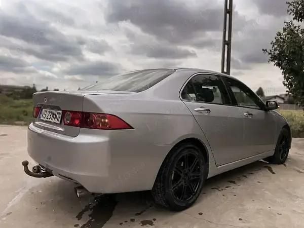 Second-hand Honda Accord 155 CP (114 kW) 2003 Berlinǎ