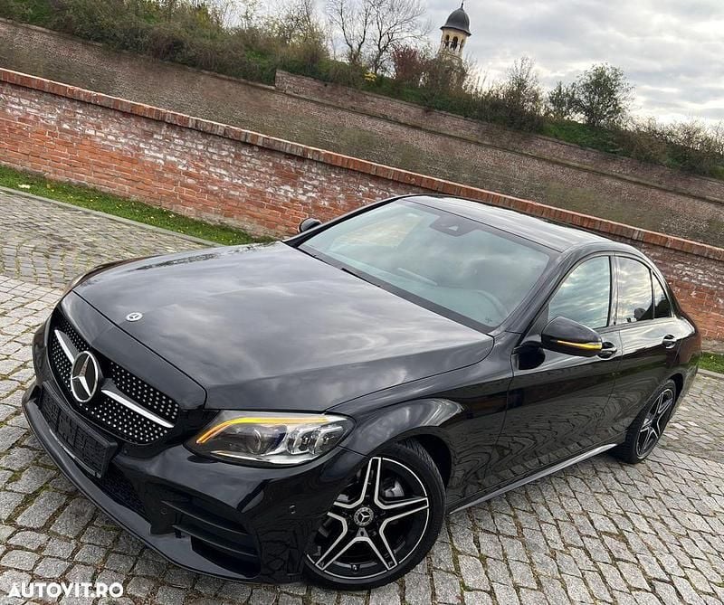 Culoarenegru Utilizat 2021 Mercedes C220 AMG line Berlinǎ | 27.490 EUR (Preț OK) - Imagine 1/4