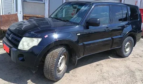 Negru Utilizat 2011 Mitsubishi Pajero SUV | 9.900 EUR - Imagine 1/4