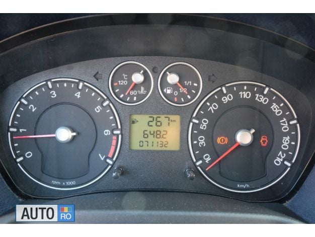 Second-hand Ford Fiesta 69 CP (50 kW) 2006 Albastru metalizat Hatchback