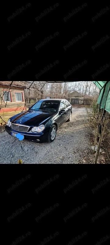 Second-hand Mercedes 220 143 CP (105 kW) 2002 Berlinǎ