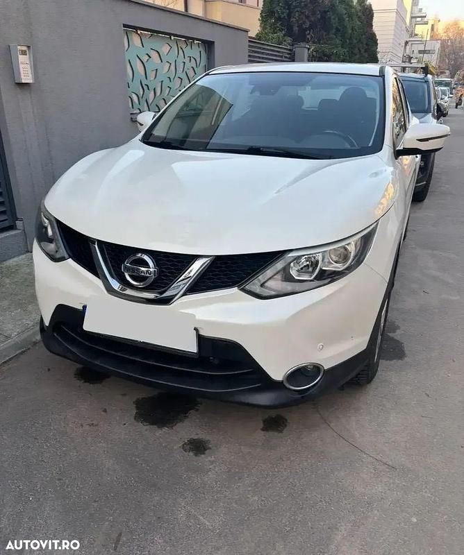 Second-hand Nissan Qashqai Acenta 115 CP (84 kW) 2015 Culoarealb SUV