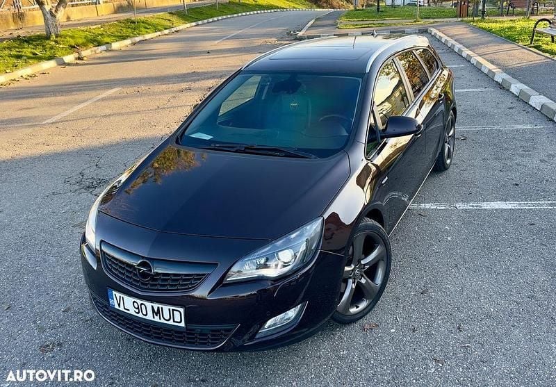 Culoaremaro Utilizat 2012 Opel Astra Exklusiv Break | 6.350 EUR - Imagine 1/4
