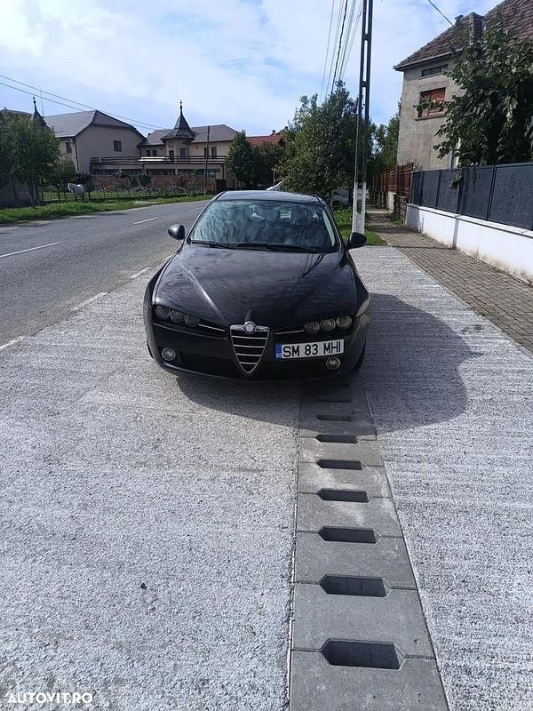Culoarenegru Utilizat 2006 Alfa Romeo 159 Hatchback | 2.900 EUR - Imagine 1/4