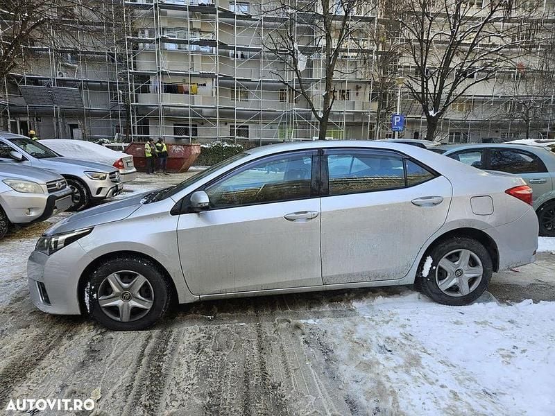 Second-hand Toyota Corolla Luna 99 CP (72 kW) 2016 Culoareargint Berlinǎ