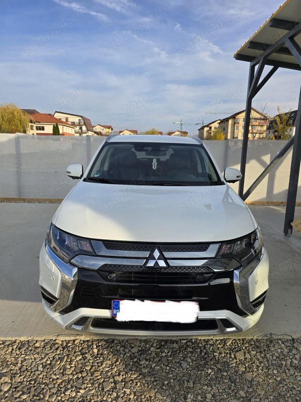 Alb Utilizat 2019 Mitsubishi Outlander P-HEV SUV | 19.550 EUR (Preț bun) - Imagine 1/4