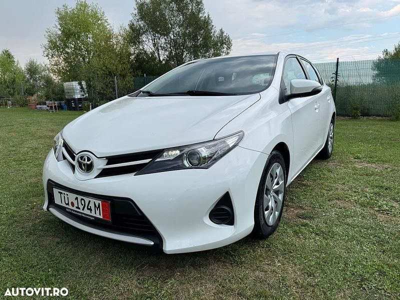 Alb Utilizat 2015 Toyota Auris Luna | 8.999 EUR - Imagine 1/4