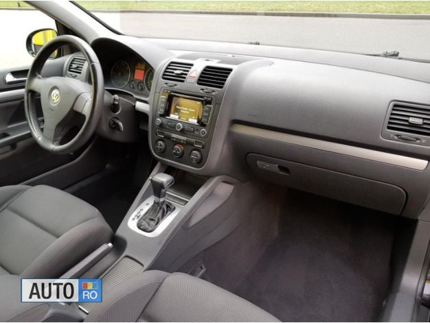 Second-hand VW Golf IV 105 CP (77 kW) 2004 Negru Hatchback