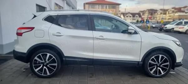 Alb Utilizat 2015 Nissan Qashqai SUV | 10.800 EUR (Preț OK) - Imagine 1/4