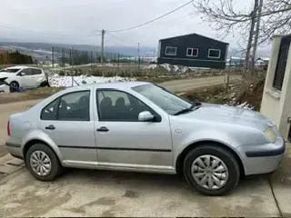 Second-hand VW Bora 102 CP (75 kW) 2002 Argintiu Berlinǎ