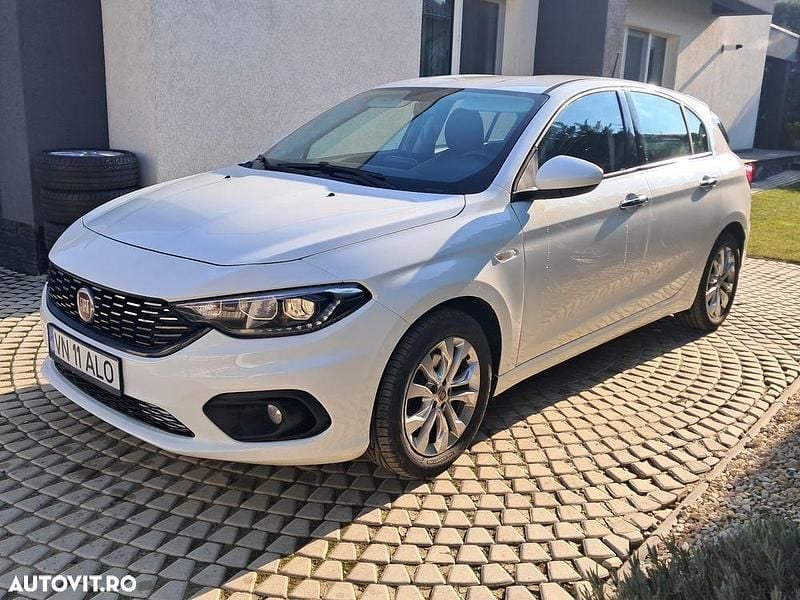 Second-hand Fiat Tipo Lounge 120 CP (88 kW) 2016 Culoarealb Hatchback