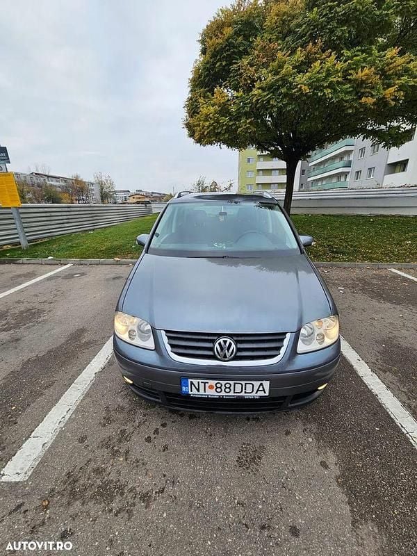 Culoaregri Utilizat 2006 VW Touran Highline Monovolum | 2.100 EUR (Preț bun) - Imagine 1/4
