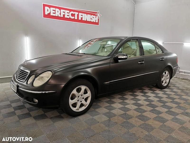 Culoarenegru Utilizat 2005 Mercedes E280 Berlinǎ | 5.200 EUR - Imagine 1/4