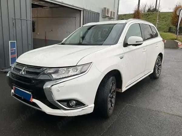Second-hand Mitsubishi Outlander P-HEV 205 CP (150 kW) 2017 Alb SUV