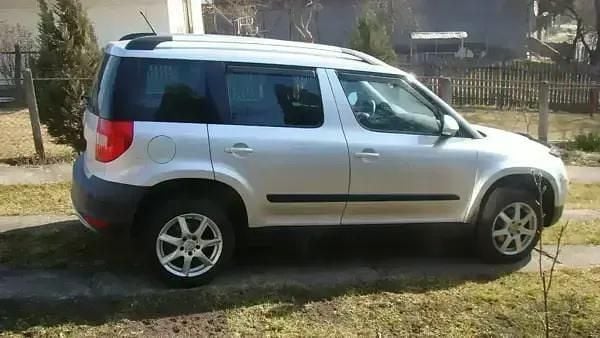 Second-hand Skoda Yeti 77 CP (56 kW) 2010 Argintiu SUV