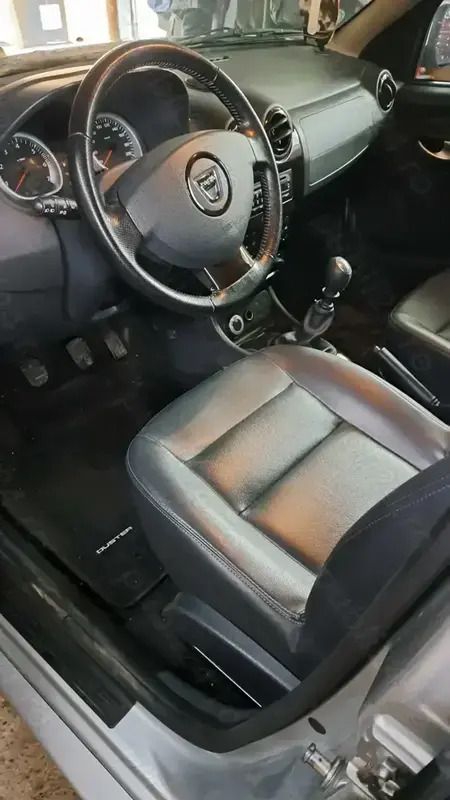 Argintiu Utilizat 2012 Dacia Duster SUV | 7.400 EUR (Preț OK) - Imagine 1/4