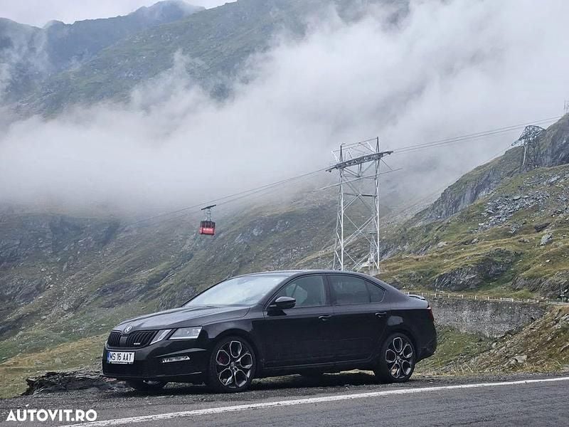 Culoarenegru Utilizat 2018 Skoda Octavia RS Berlinǎ | 19.500 EUR (Scump) - Imagine 1/4