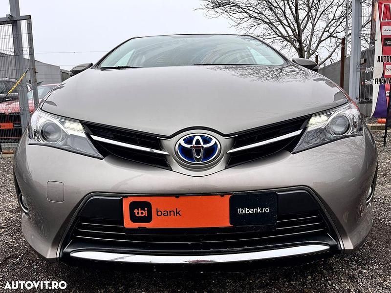 Second-hand Toyota Auris Hybrid Executive 136 CP (100 kW) 2015 Culoaregri Berlinǎ
