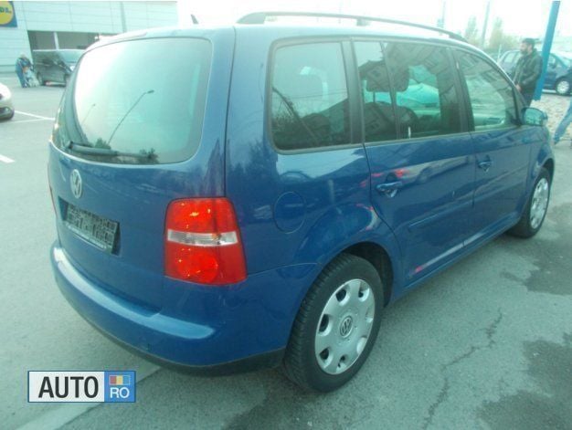 Second-hand VW Touran 140 CP (102 kW) 2006 Albastru Monovolum