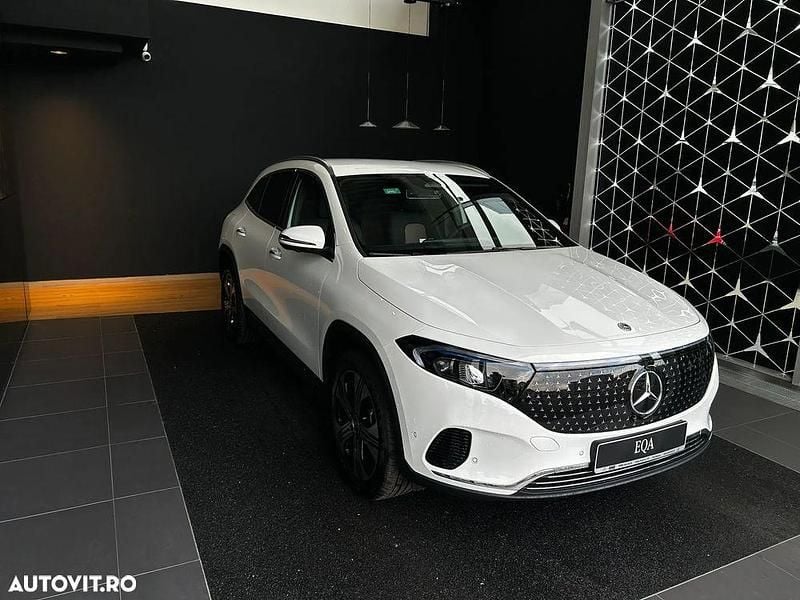 Second-hand Mercedes EQA300 Electric Art 167 kW (228 CP) 2024 Culoarealb SUV