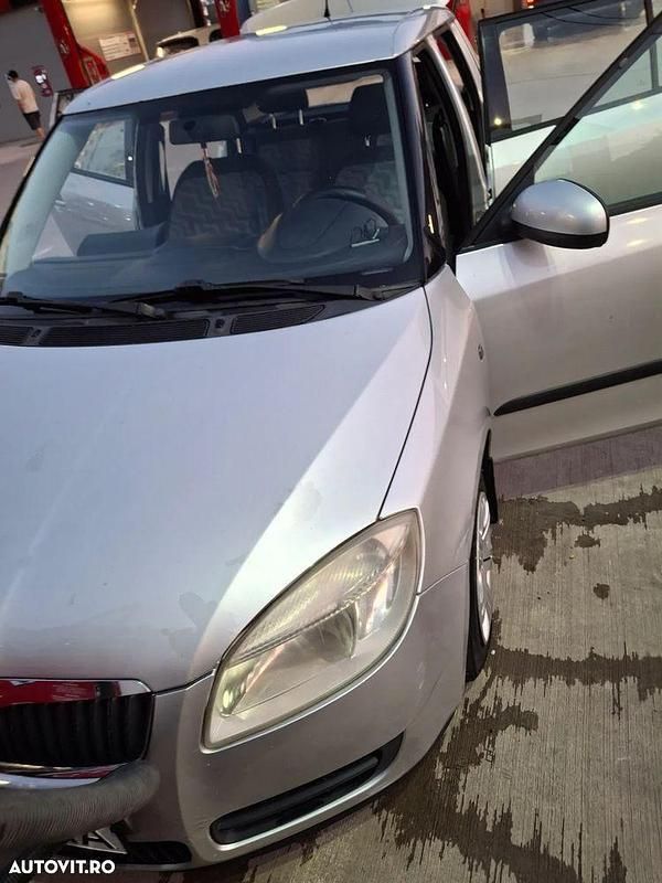 Gri Utilizat 2007 Skoda Fabia Berlinǎ | 1.800 EUR (Preț bun) - Imagine 1/4