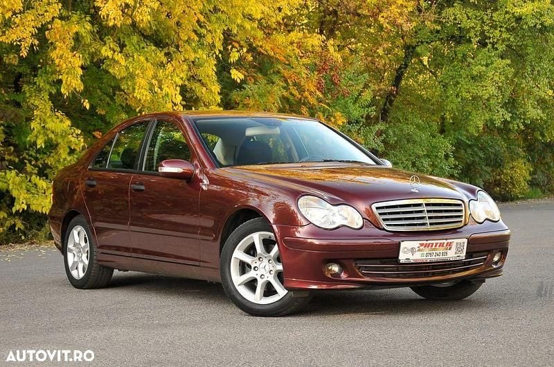 Culoarerosu Utilizat 2007 Mercedes C200 Avantgarde Berlinǎ | 4.650 EUR - Imagine 1/4