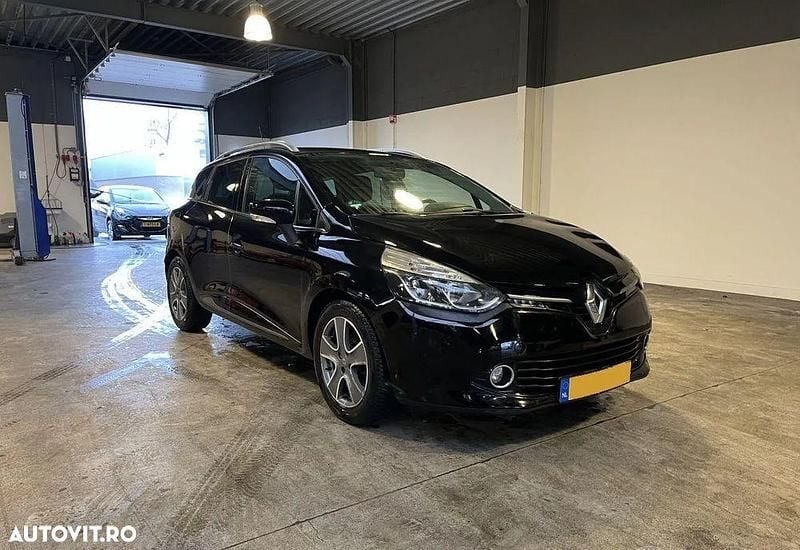 Second-hand Renault Clio GrandTour Intens 90 CP (66 kW) 2015 Culoarenegru Break