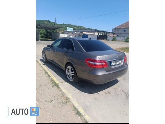 Second-hand Mercedes E200 136 CP (100 kW) 2011 Gri Berlinǎ