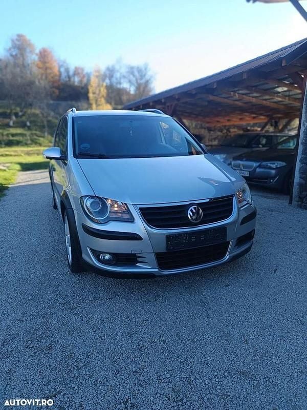 Culoareargint Utilizat 2008 VW Touran Monovolum | 3.800 EUR (Preț OK) - Imagine 1/4