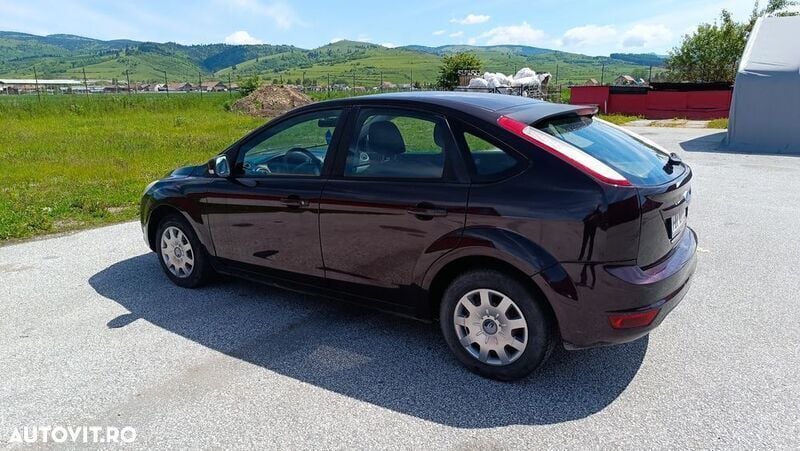 Maro Utilizat 2008 Ford Focus Ambiente Coupe | 1.750 EUR (Preț bun) - Imagine 1/4