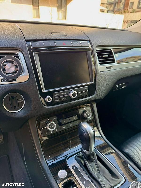 Second-hand VW Touareg Supreme 262 CP (192 kW) 2017 Culoarenegru SUV