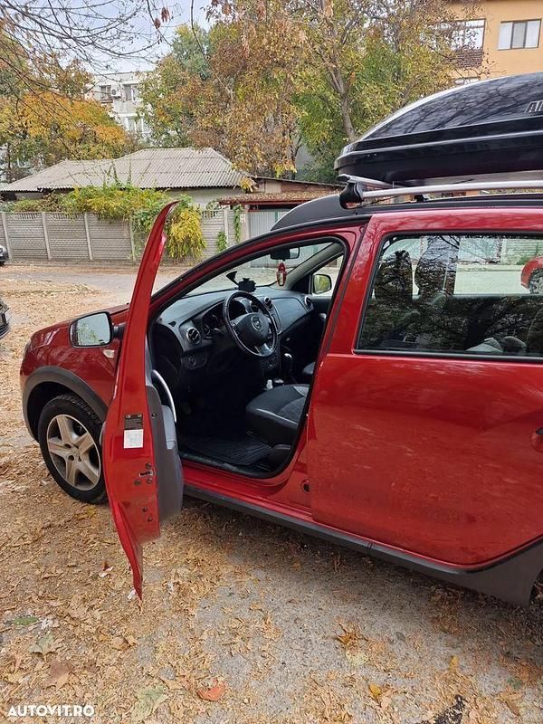Culoarerosu Utilizat 2015 Dacia Sandero Stepway Hatchback | 7.500 EUR (Preț OK) - Imagine 1/4