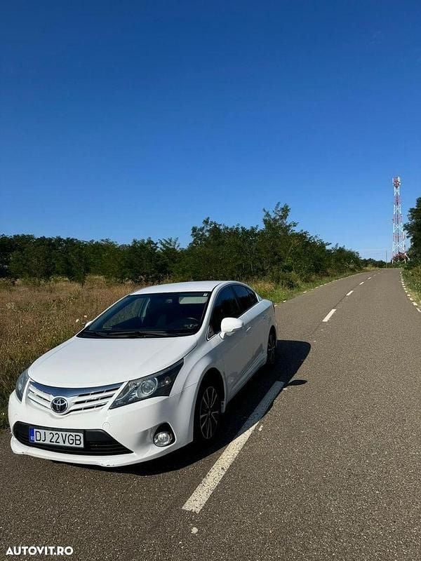 Culoarealb Utilizat 2012 Toyota Avensis Hatchback | 7.350 EUR (Preț OK) - Imagine 1/4