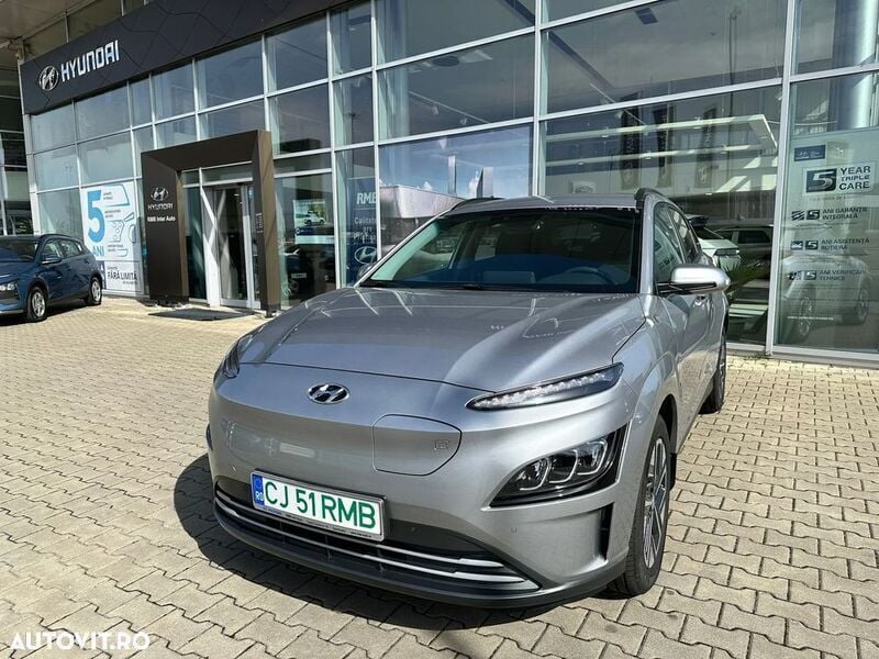 Gri Utilizat 2023 Hyundai Kona SUV | 23.205 EUR - Imagine 1/4
