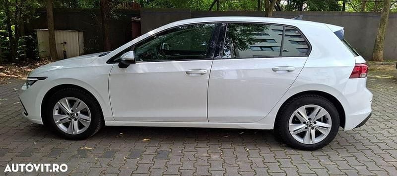 Second-hand VW Golf VIII Life 116 CP (85 kW) 2021 Culoarealb Hatchback
