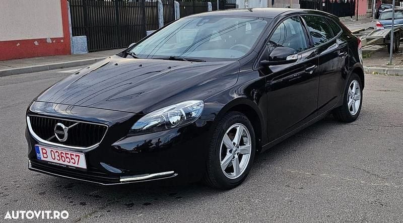 Second-hand Volvo V40 Kinetic 190 CP (139 kW) 2016 Culoarenegru Hatchback