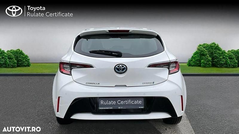 Second-hand Toyota Corolla 122 CP (89 kW) 2021 Culoarealb Hatchback