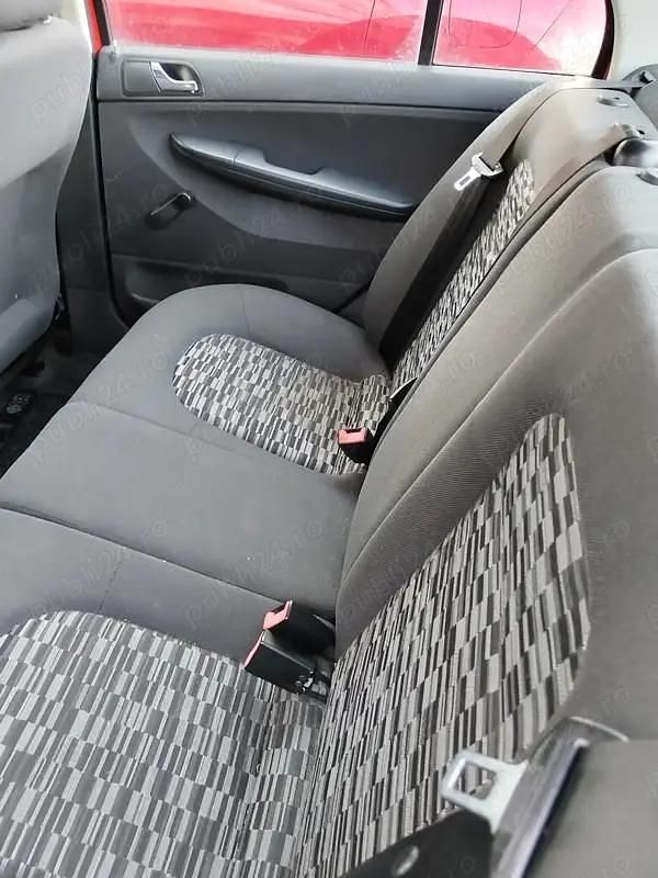 Utilizat 2004 Skoda Fabia Hatchback | 1.600 EUR (Puțin scump) - Imagine 1/4