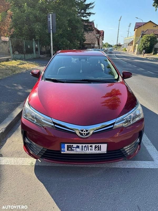 Culoarerosu Utilizat 2017 Toyota Corolla Luna Berlinǎ | 13.000 EUR (Preț OK) - Imagine 1/4