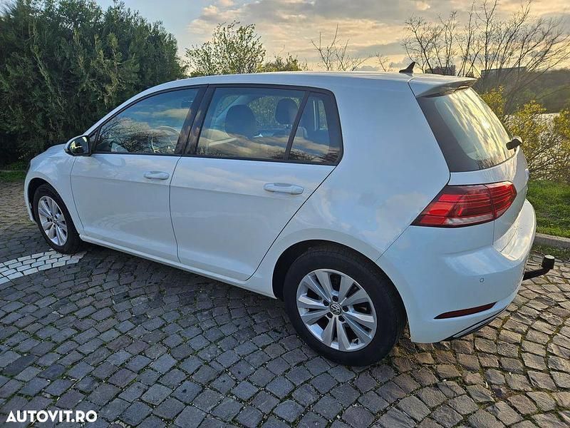 Alb Utilizat 2018 VW Golf VII Comfortline Hatchback | 8.990 EUR (Preț OK) - Imagine 1/4