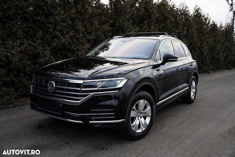 Culoarenegru Utilizat 2019 VW Touareg Style SUV | 27.900 EUR - Imagine 1/4