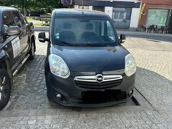 Utilizat 2015 Opel Combo Monovolum | 4.000 EUR (Super Preț) - Imagine 1/4